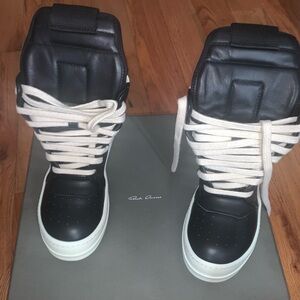 RICK OWENS
Black & Off-White Geobasket Sneakers